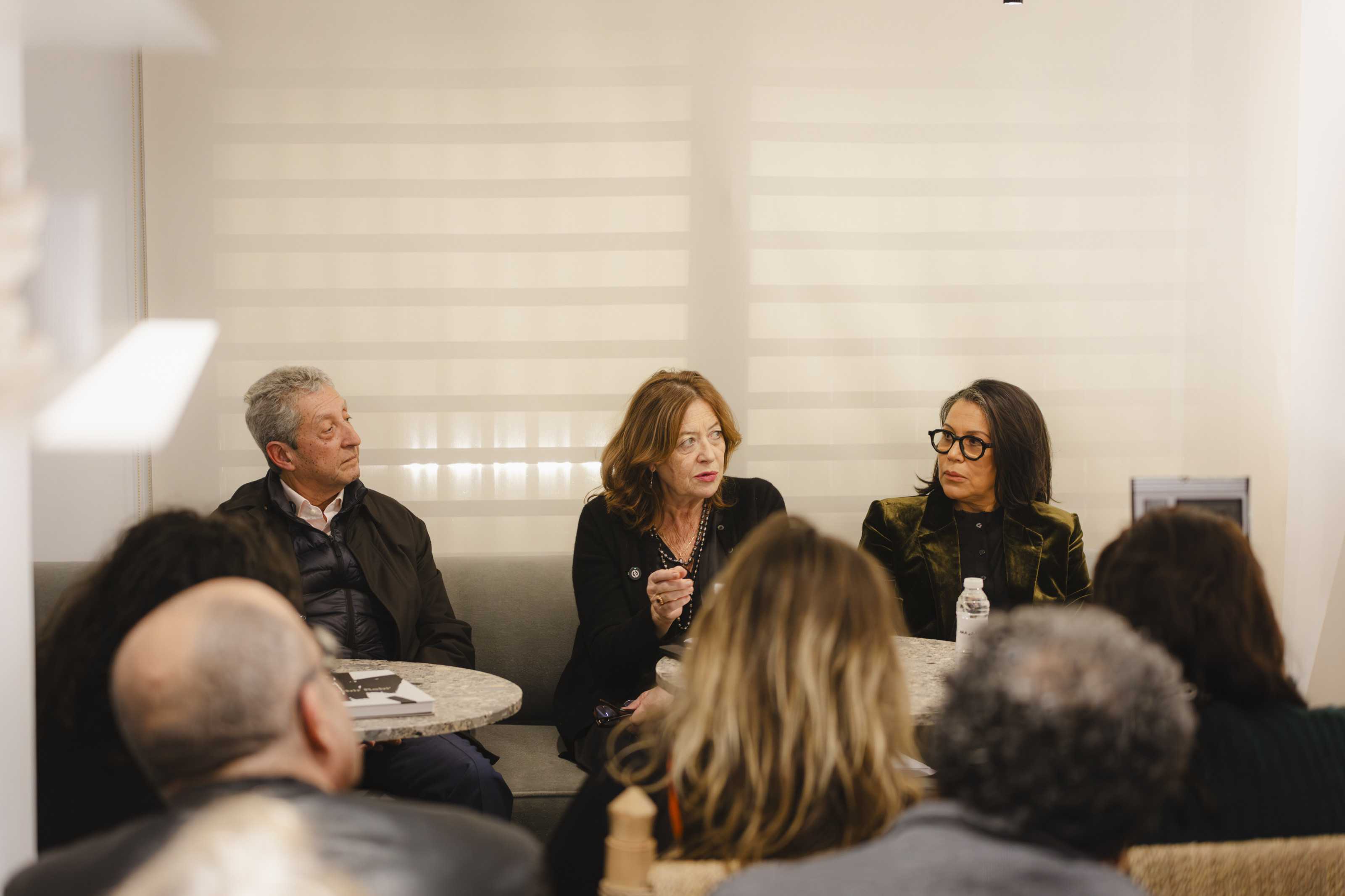 D'un trait intime - Conversation, signature de livre et vernissage